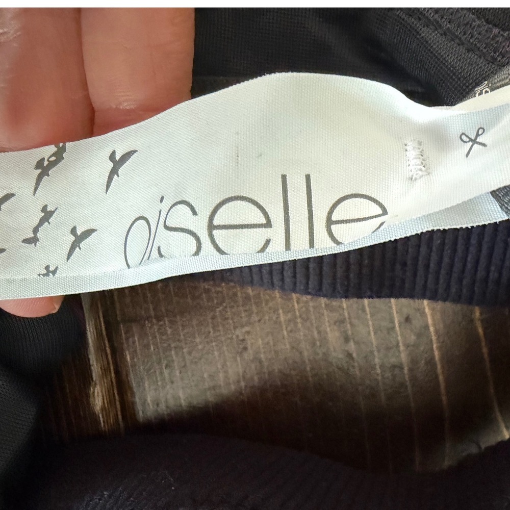 Oiselle purple sports "QUEEN bra" soaring bird silhouette print. Size 4 - Picture 3 of 5